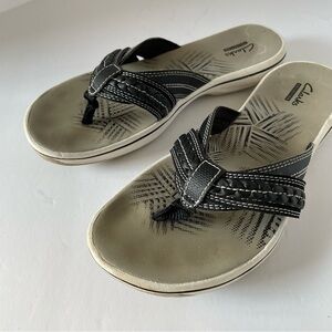 Clark’s slippers‎ Women’s  size 7 Flip Flop.